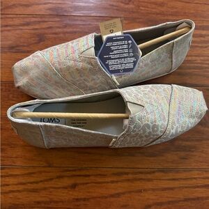 TOM’S Mid Grey Leopard Jacquard Slip-Ons size 8